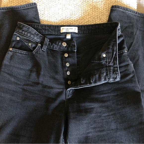 Abercrombie & Fitch Curve Love The Dad Jeans - Picture 3 of 7
